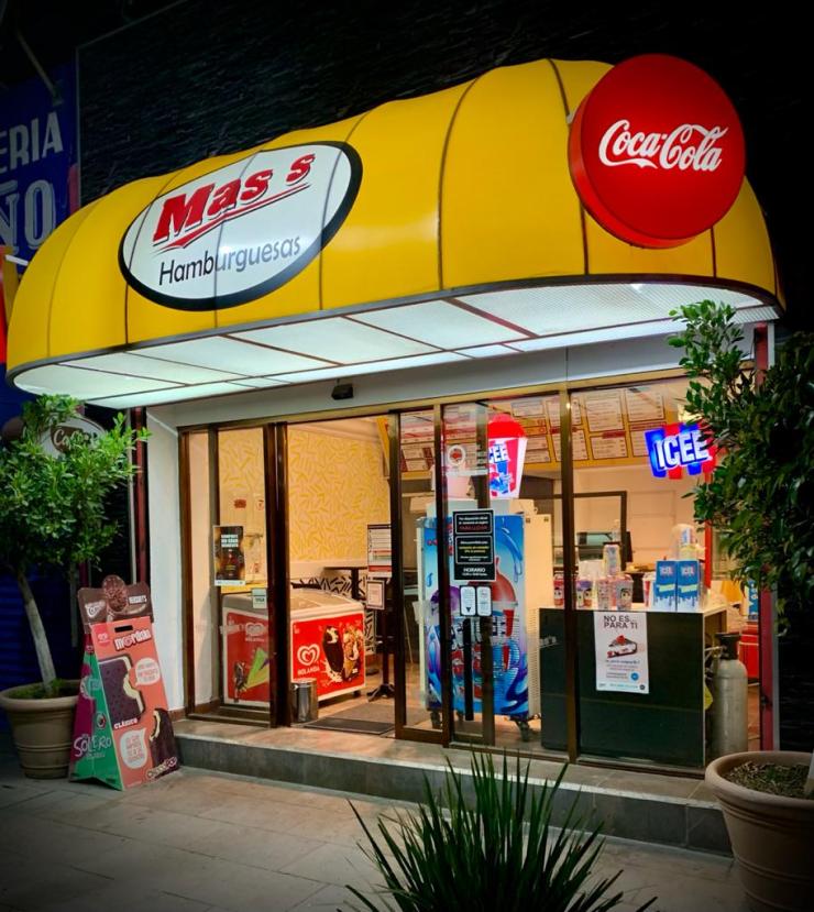 Fachada en la última noche de la sucursal de Callejón de San Vicente